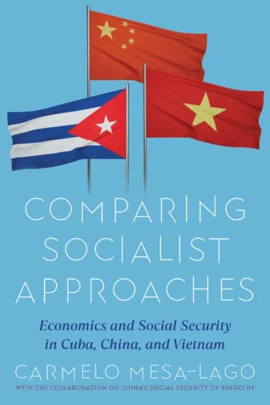 Portada del libro Comparing Socialist Approaches de Carmelo Mesa-Lago. Sobre un fondo azul claro aparecen tres banderas ondeando: la de China, la de Cuba y la de Vietnam, dispuestas en distintos planos. En la parte inferior se lee el título en letras blancas y el subtítulo, que alude al análisis comparado de economía y seguridad social en estos tres países.
