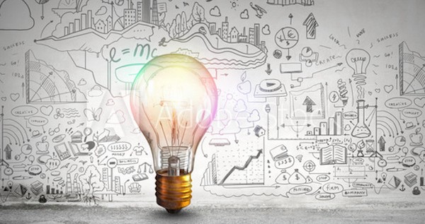 bombillo iluminado con ideas de innovaciones