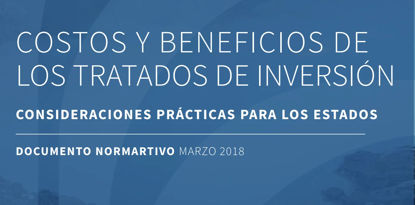 Letras blancas sobre fondo azul con titulo: Costos y Beneficios de los Tratados de Inversión: Consideraciones Prácticas para los Estados