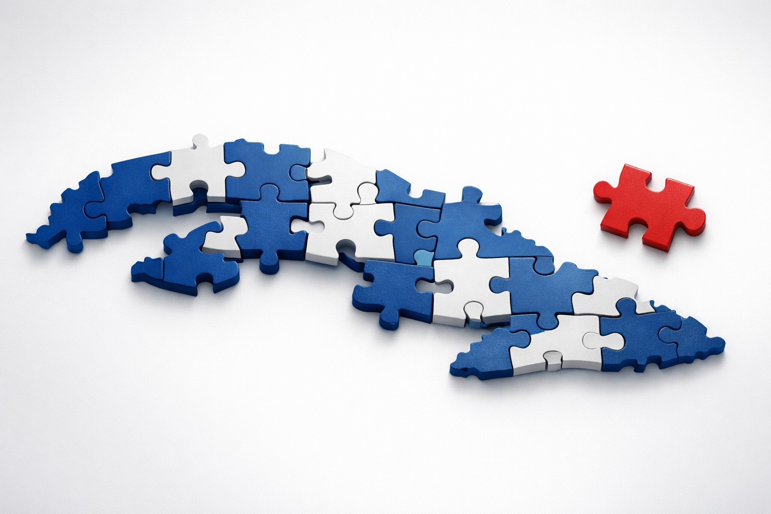 lustración de la silueta de Cuba formada por piezas de rompecabezas azules y blancas. Varias piezas están desalineadas y no encajan correctamente, creando una forma fragmentada. A la derecha, separada del conjunto, aparece una pieza roja que no logra integrarse. La imagen transmite desajuste estructural y falta de integración.