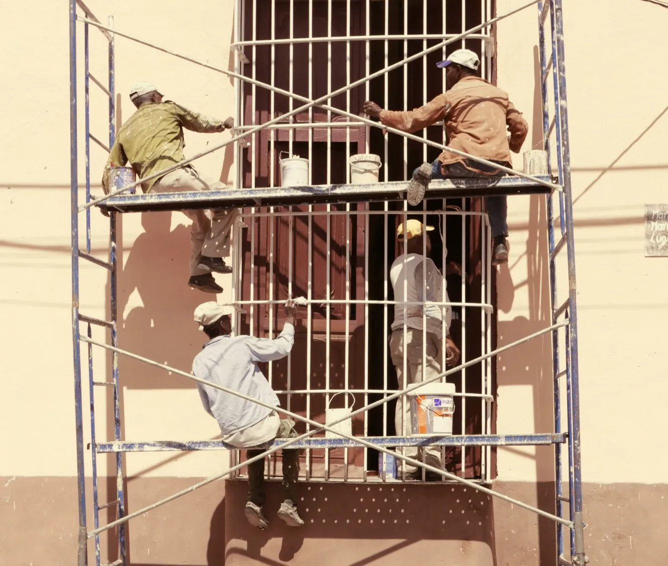Trabajadores en andamios
